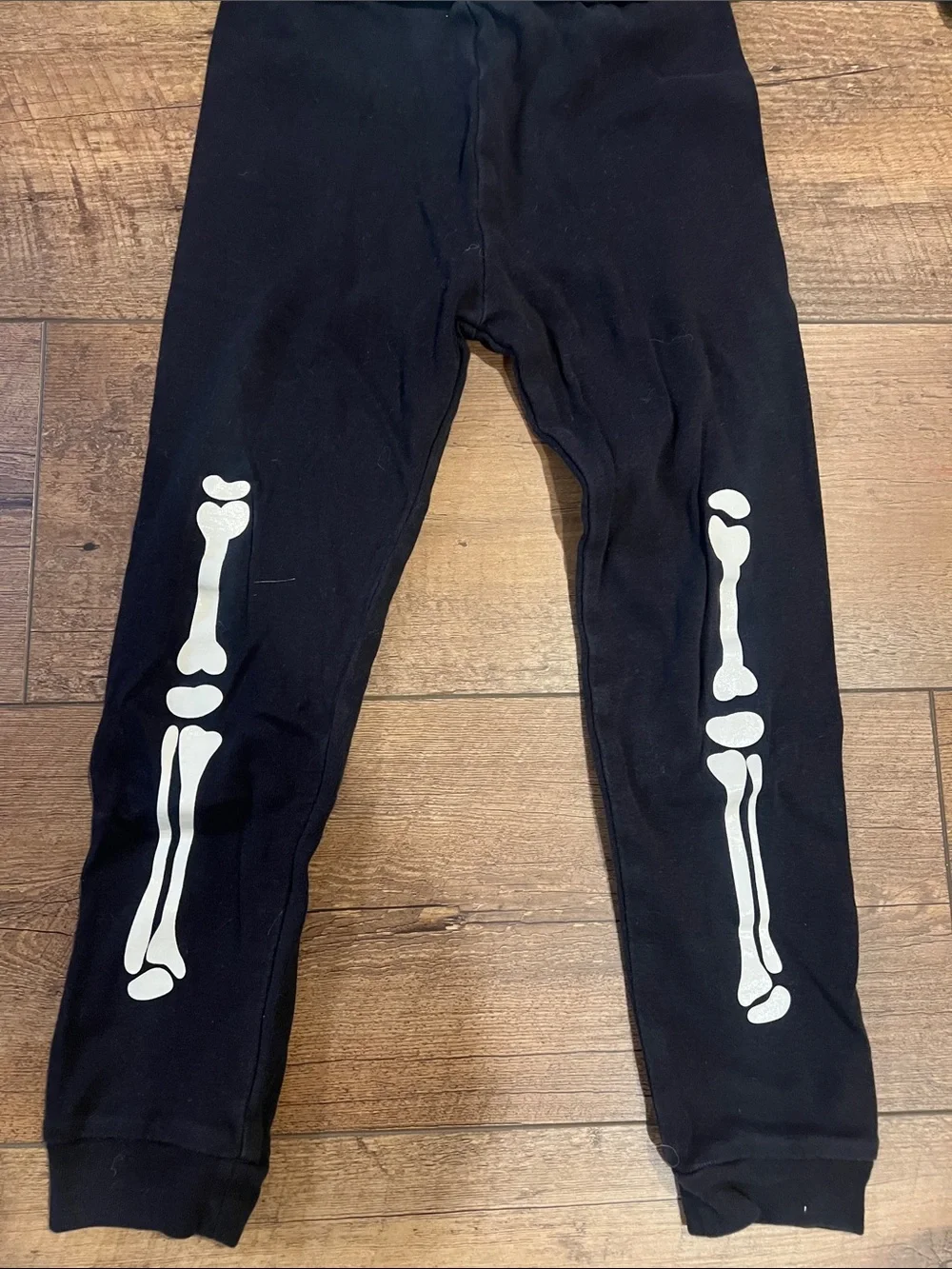 The Children’s Place “PJ Place” Halloween Skeleton Glow in the Dark Pajamas, 5T